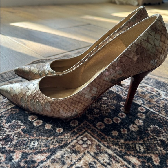 Stuwart Weitzman Heels so beautiful and timeless - Picture 8 of 9